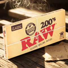 Single pack of RAW Classic 200’s King-Size Slim Rolling Papers – 200 ultra-thin leaves with natural acacia gum for smooth, slow burning